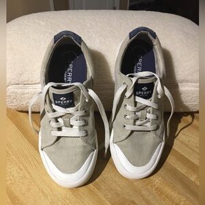 Sperry Boys shoes color light gray, blue and white.